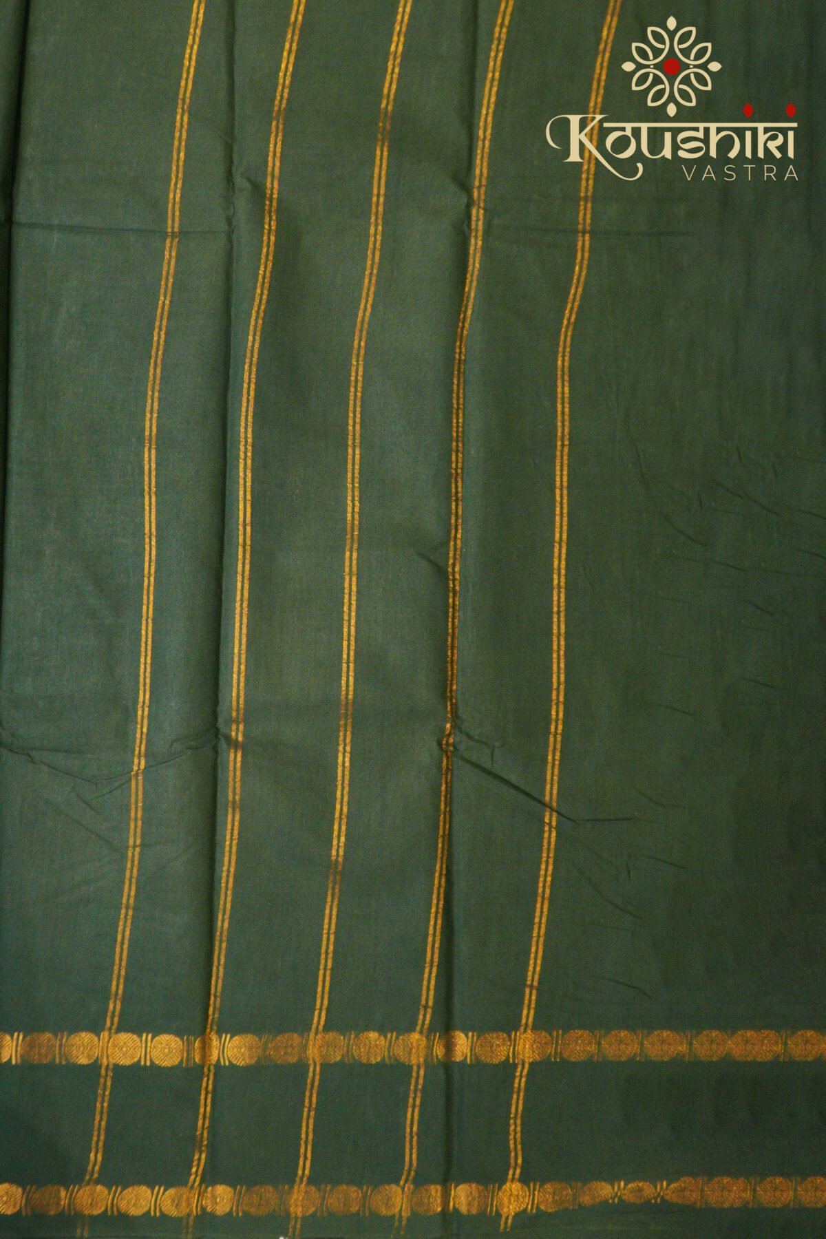 Green sungudi cotton saree pallu with traditional gold stripe pattern